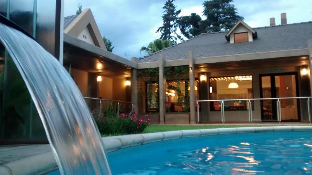 Howard Johnson Hotel Yerba Buena Exterior foto